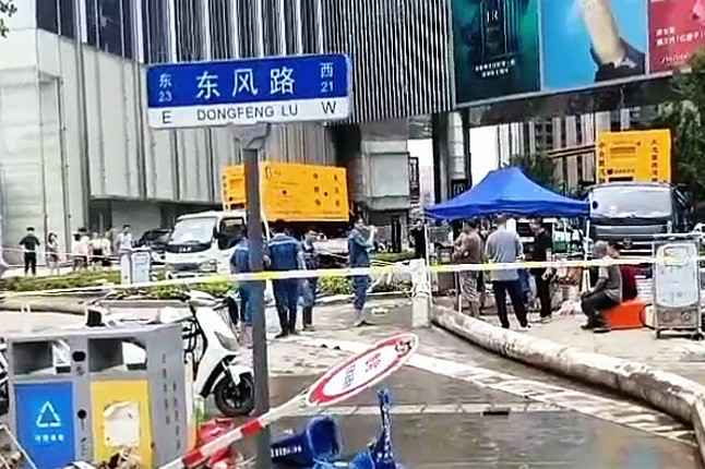 济南廷杰污水处理技术有限公司排涝突击队在排涝现场